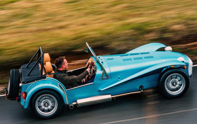 画像: エンジンは135psの1.6L DOHCだが、車重が565kgしかないから加速性能などパフォーマンスに不満はない。