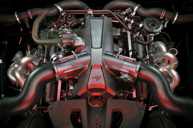 画像: 排気量が従来までの3.9Lから4.0LにアップされたV8ツインターボ エンジンは、車名のとおり720psと770Nmのパワースペックを発生。