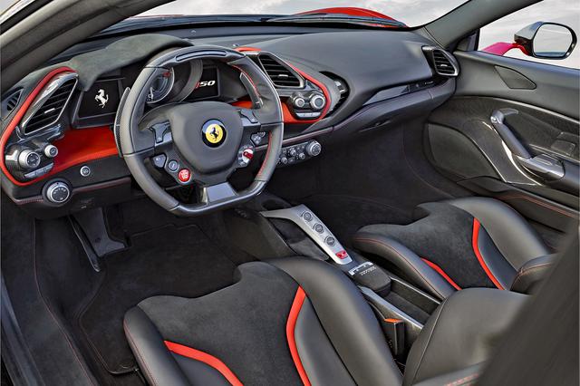 画像: インパネの基本デザインは、ベース車の488スパイダーと大きく変わらないが、素材や色はオーナーのリクエストでカスタマイズが可能だ。