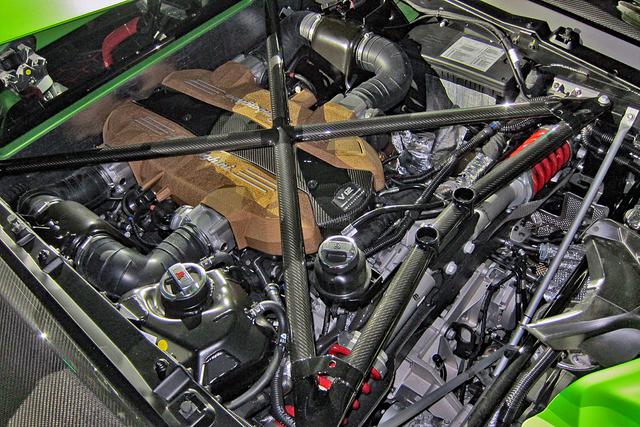 画像: 6.5LのV12 DOHCは770ps/720Nmと、歴代のランボルギーニV12エンジン搭載量産車で最強のパワースペックを誇る。