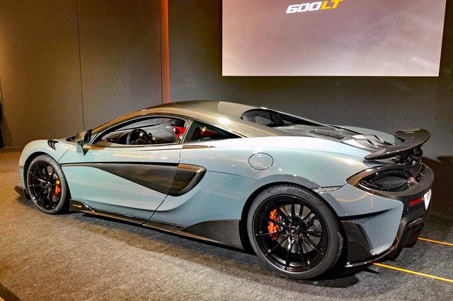 画像: シャシとボディにはカーボンファイバーを、720Sと共通の軽量なブレーキシステムなどを使うなど、軽量化にこだわった。