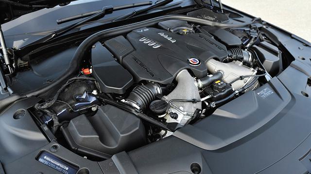 画像: V8ツインターボエンジンのターボチャージャーにはタービン径が54mm(従来は50mm)のタイプを装備。