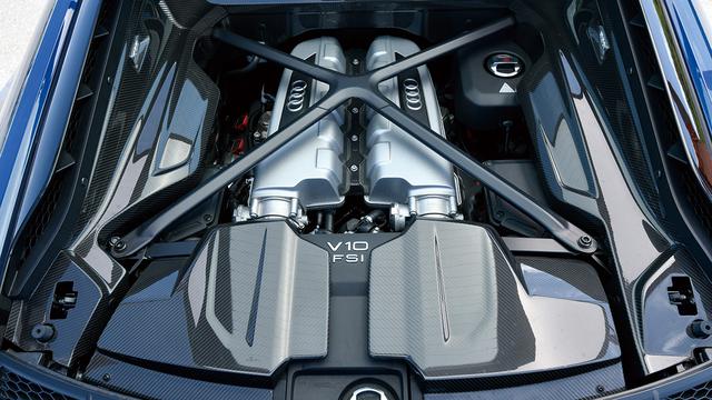 画像: アウディ史上最強を誇る5.2L V10自然吸気は、 620ps/580Nmという圧倒的パフォーマンスを発揮。