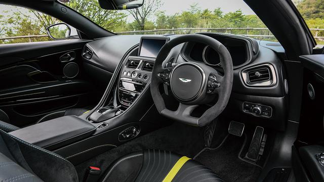 画像: 試乗車の室内色はブラックで、精悍かつスポーティなイメージ。もちろん多数から選べる。