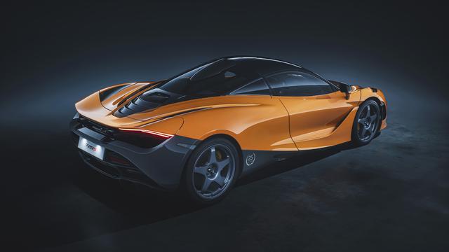 画像: ル・マン制覇25周年記念した、特別仕様マクラーレン720S Le Mans。サーキットでの使用を想定してパワートレーンの冷却に効果のあるルーフスクープを装備。