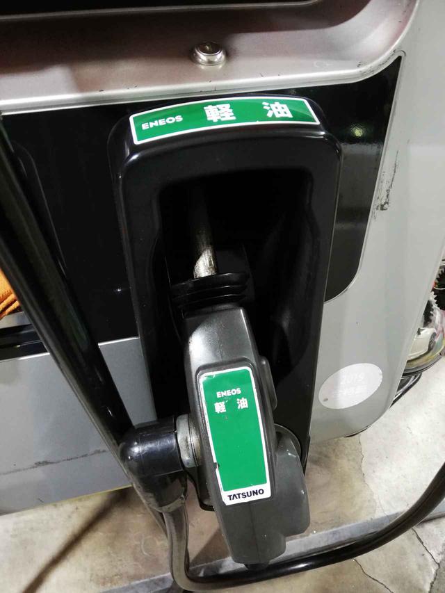 画像: 軽油もガソリンとくらべて本体価格だけだと変わらないが、税率が低い分だけ安価となっている。
