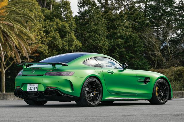 画像: メルセデスAMG GT R。超ロングノーズのプロポーションに度肝を抜かれる。