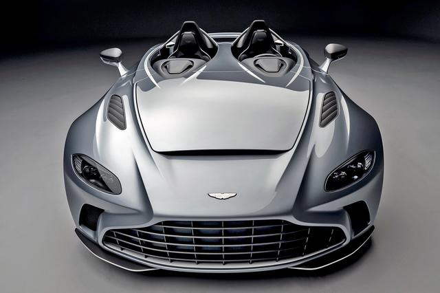 画像: フロントマスクはアストンマーティン車らしく、伝統の凸型フロントグリルも踏襲。ノストリルと呼ばれるボンネットのデザインも独特。
