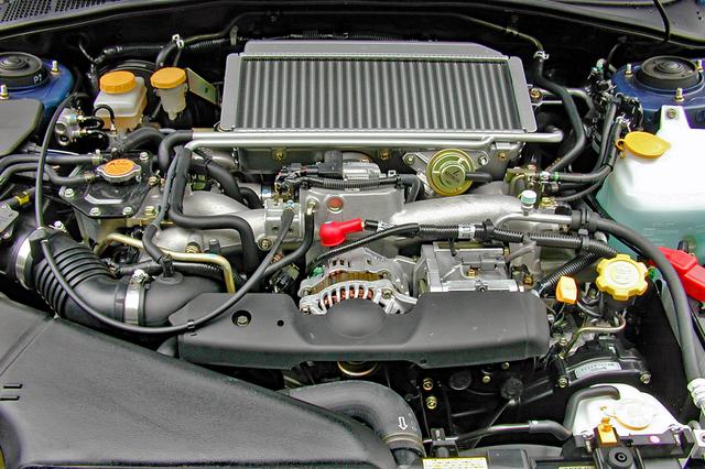 画像: 2Lのフラット4ターボは250psと333Nmを発生。ミッションはMTだけでなくATも設定された。