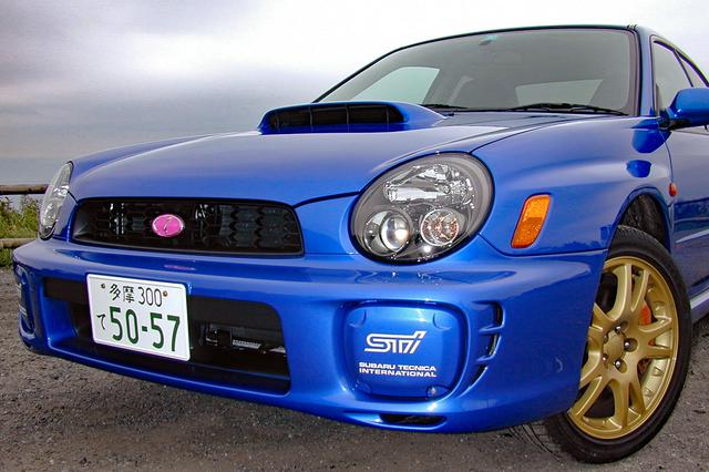 画像: WRX NBではフォグランプが内蔵されていた部分はSTiのロゴ入りカバーとなる。