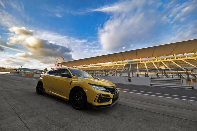 画像: 鈴鹿サーキット国際レーシングコースに佇む新型シビック タイプR リミテッドエディション。