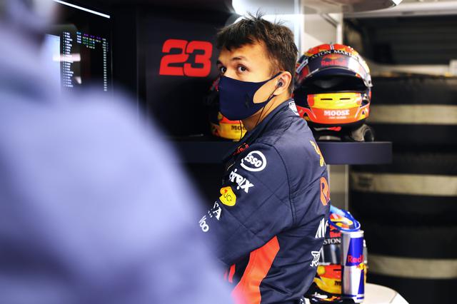 画像: 決勝ではいいペースで走行し、5位まで追い上げたアルボン。予選Q2でトラフィックに捕まったのが痛かった。予選13番手、決勝5位。