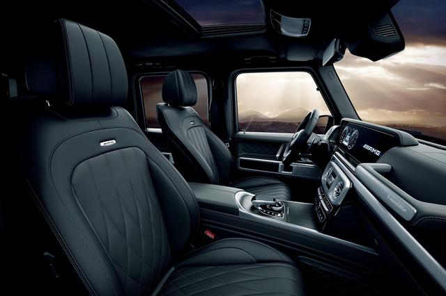 画像: メルセデスAMG G63 マヌファクトゥーアエディションのインテリアには、インパネやシート、ハンドルなどナッパレザーがいたるところに採用されている。