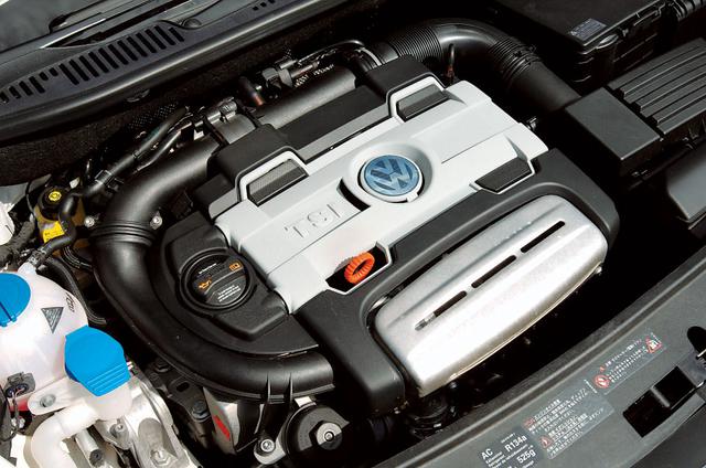 画像: 従来の1.6FSI(ゴルフトゥーランE:116ps)と2.0FSI(ゴルフトゥーランGLi:150ps)にとって代わるTSIエンジン。TSIトレンドラインが140ps、TSIハイラインは170psと仕様をかえて、ハイパフォーマンスと低燃費をバランスさせている。