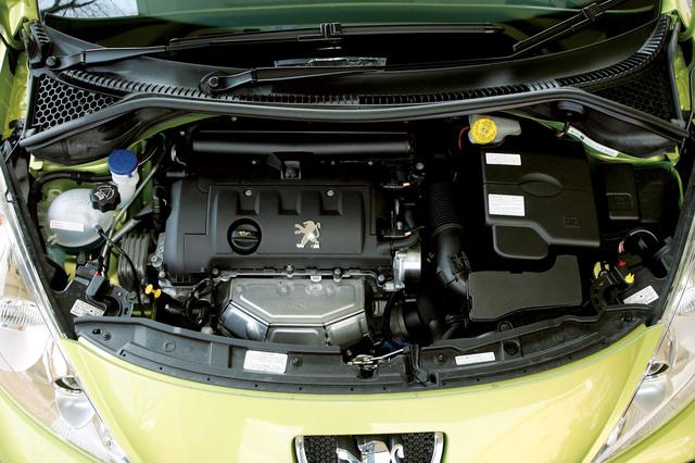 画像: PSAとBMWが共同開発した1.6L NAエンジンは「全域連続可変型バルブタイミング&リフト」機構(バルブトロニック)付。MINIクーパーと同エンジン。