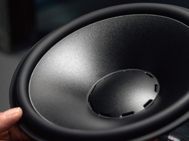 画像: プレミアムサウンドシステム DYNAUDIO。総出力 400W、16 チャンネル 10 スピーカー。