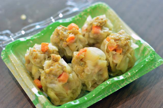 画像: 本格点心「PAOPAO(パオパオ)」のこの夏限定の「野菜ごろごろカレーシューマイ」(712円)。
