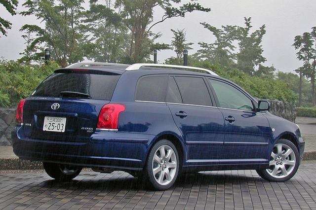 画像: ワゴンもセダンと同等の乗り味だ。セダンより70mm長く45mm高い。今回、試乗車はなかったが5ドアHBも設定されている。