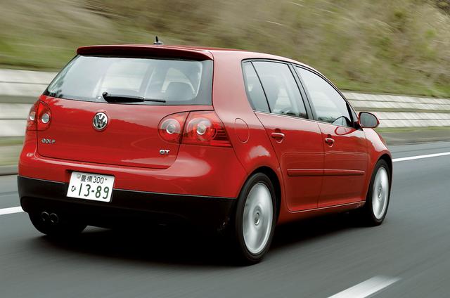 画像: 日本では2007年1月に発表されたゴルフGT TSI。直噴1.4L直4DOHCツインチャージャーエンジンを搭載。 式