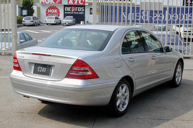 画像: 2.6LのV6エンジンを搭載しているが、車名はC240となるのは少し分かりにくい。タイヤサイズは205/55R16。