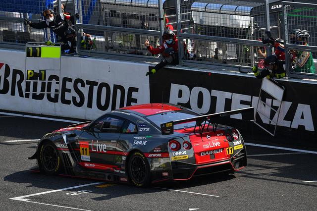 画像: 開幕戦の2位と今回の勝利でGT300クラスのポイントリーダーに立つ。