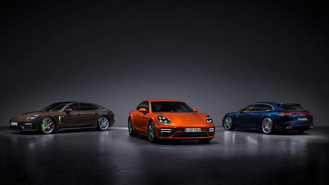 画像: マイナーチェンジを受けたパナメーラ。右からステーションワゴンの「スポーツツーリスモ」、4ドアセダンの「グランツーリスモ」、ロングホイールベースの「エグゼクティブ」。