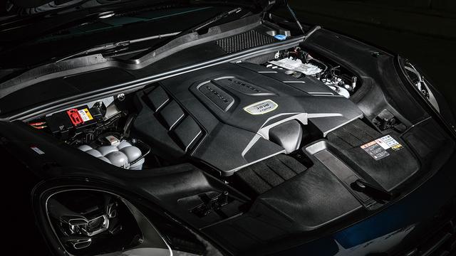 画像: E-ハイブリッド搭載の3L V6DOHCターボ。最高出力340ps、最大トルク450Nm。