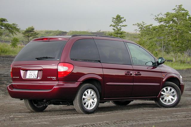 画像: ショートホイールベースのLX。リアコンビランプのデザインやバンパー形状など、ジープなどとデザインに共通性を与えられている。