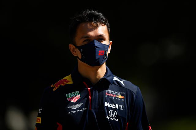 画像: アレクサンダー・アルボン(レッドブル・ホンダ)、フリー走行1回目3位 1:21.500、フリー走行2回目14位 1:21.883。