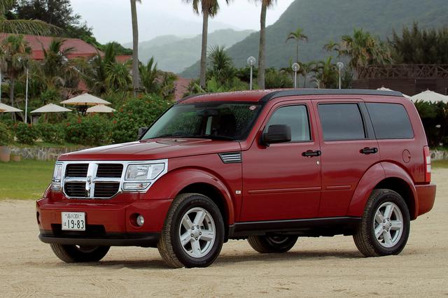 画像: ジープのノウハウが活かされたミッドサイズSUV、ナイトロ。今回は試すことはできなかったが、ナイトロのアプローチアングル17度、デパーチャーアングル34度。渡河性能は16km/hで水深483mm。