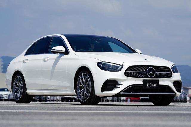 画像: 大幅改良を受けたEクラス セダンのE200 スポーツ。1.5L直4ターボと48Vマイルドハイブリッドシステムを組み合わせて搭載する。