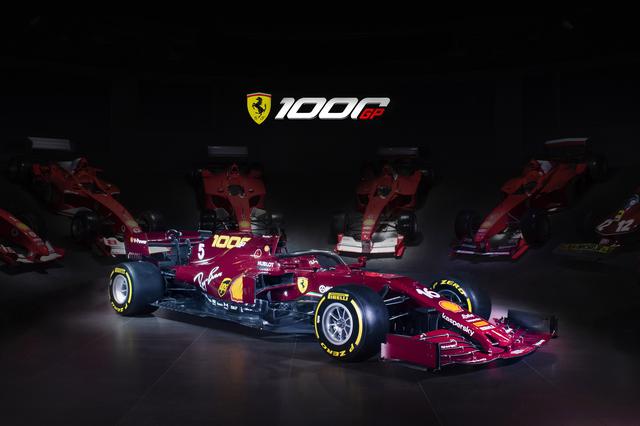 画像: フェラーリは初めてF1に参戦した時(1950年5月21日のモナコGP)のカラーリングを再現して参戦すると発表。セバスチャン・ヴェッテルとシャルル・ルクレールはユニークなレーシングスーツを着用してレースにのぞむ。