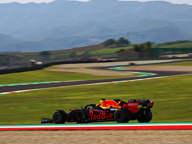 画像: 自身最高位の予選4番手に入ったアレクサンダー・アルボン(レッドブル・ホンダ)。5番手以降にも差をつけており、チームとしてメルセデスAMGに挑む。