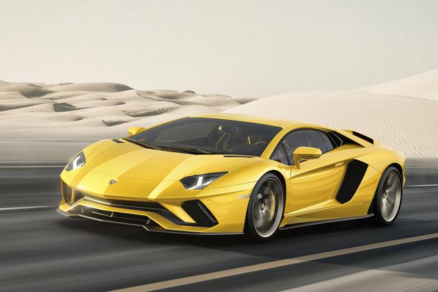 画像: 2011年にムルシエラゴの後継として登場したアヴェンタドールLP 700-4。
