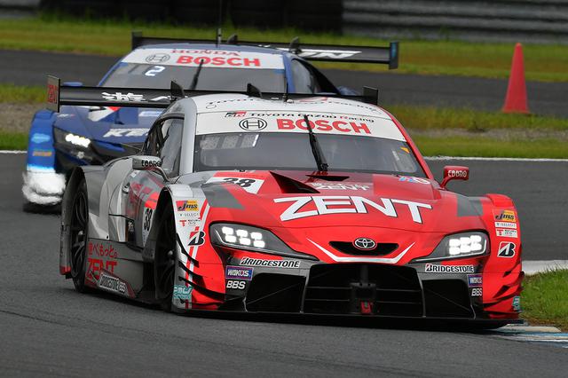 画像: レース序盤は38号車スープラと17号車NSXのドッグファイト。