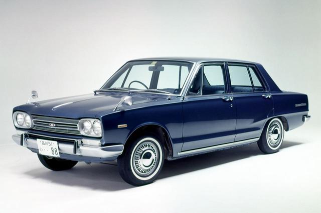 画像: 1968年にデビューしたニッサン スカイライン(C10型)の1500デラックス。サイズは全長4430/全幅1595/全高1390mmで、当時としては大きなボディだった。
