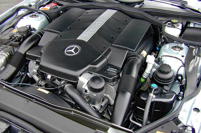 画像: 日本仕様のエンジンは今のところ5L V8のみ。スペック的には十分だが、いずれは3.2L V6や6L V12も搭載されるだろう。