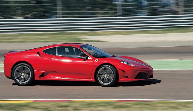 画像: F430と比較すると、20psパワーアップし、100kg軽量化されたフェラーリ430スクーデリア。各パーツはグラム単位で徹底的に煮詰められたという。