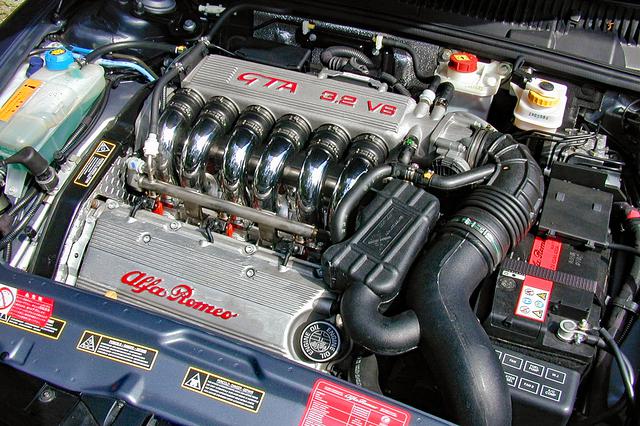 画像: 166やGTVに搭載される3.2LのV6 DOHCのストロークを5.4mm伸ばして3.2Lに排気量をアップし、250psと30.6kgmを発生。