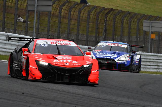 画像: ARTA NSX-GTがリアライズコーポレーションADVAN GT-Rからトップの座を奪い返す。