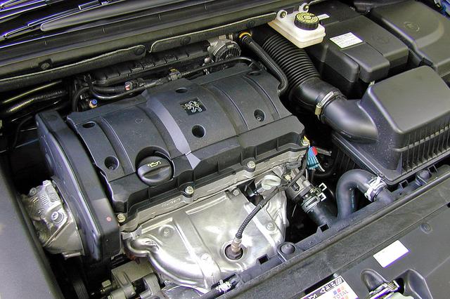 画像: 2000rpmから最大トルクの85%を発揮する1.6LのDOHCは、3000rpm以上にエンジン回転をキープすれば、けっこう元気だ。