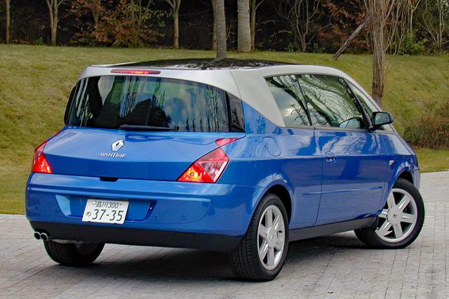 画像: ノッチ付きのリアスタイルはこれから登場してくるルノー車に影響を与えそうだ。リアコンビランプのデザインも独特だ。