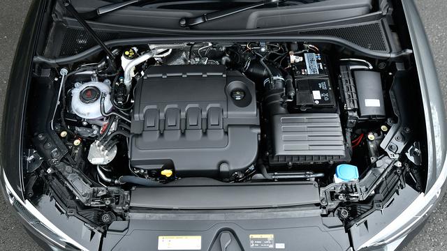 画像: 試乗したQ3/Q3スポーツバック搭載の2Lディーゼルターボエンジン。最高出力350ps、最大トルク340Nmを発生する。