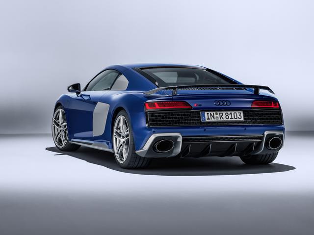 画像: R8 クーペ V10 パフーマンス 5.2 FSI クワトロ。最高出力620psの自然吸気5.2L V10エンジンを搭載。