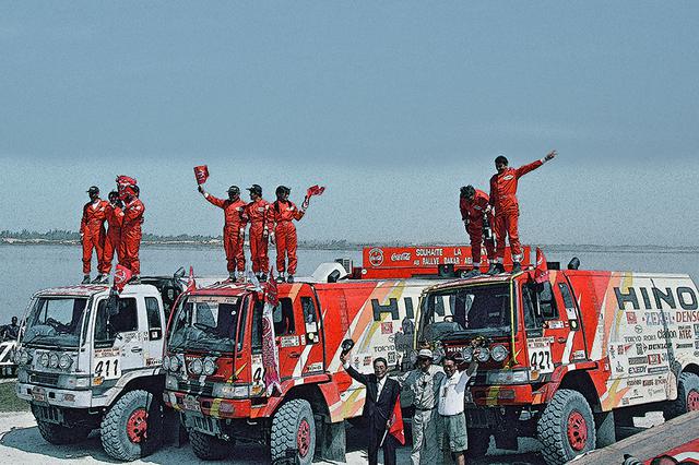 画像: 初参戦からわずか6年後の1997年、第19回大会でなんとカミオン部門1-2-3位(左端が優勝車)という大快挙を歴史に刻んだレンジャー/FT1JGB-LD。