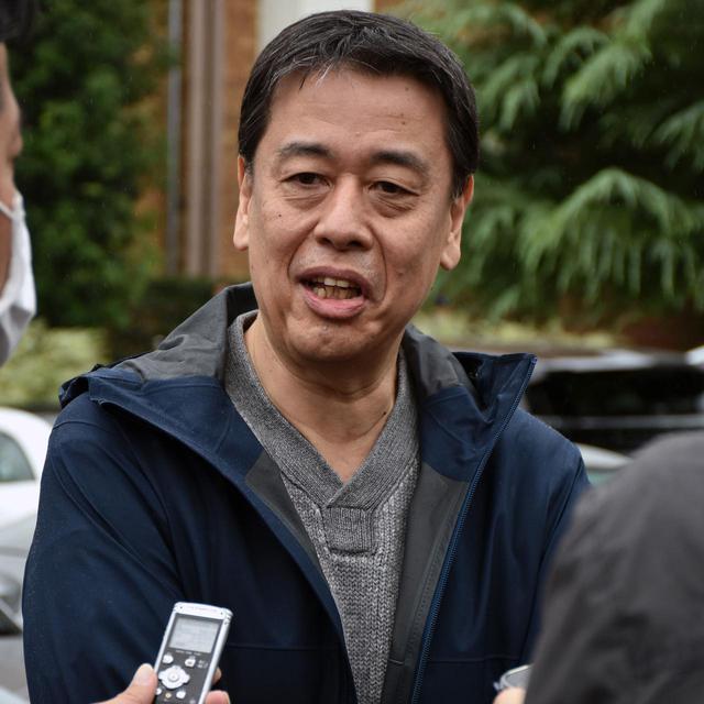 画像: イベント当日に、お忍びで一瞬だけ参加した内田社長兼CEO。帰り間際に「若いときにZ32に乗られていましたが、今度のZ買いますか?」の質問に、「やっぱり買わなきゃね。でも、他にも一杯あるからなぁ」との返答。さらに「A to Z、全部ですか(笑)?」と突っ込むと、苦笑しながら無言で去っていった。