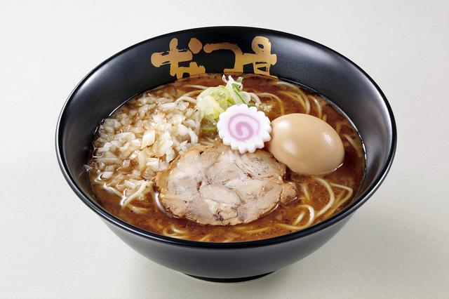 画像: 神奈川県秦野市の有名店「なんつッ亭」とのコラボレーション商品、「ATSUGIらぁめん」の「にぼしとんこつラーメン」(950円)。