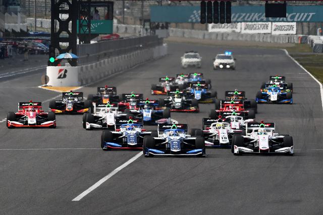 画像: 12月の鈴鹿ラウンドでは土日にかけて決勝スタートシーンが2回も見られる。