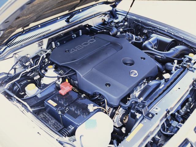 画像: 4.8L直6ガソリンエンジンの最高出力は245ps、最大トルクは400Nmを発生。
