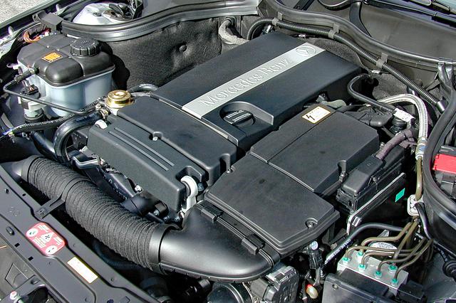 画像: アルミの部品を多く用いて軽量化され、バリアブルタイミング機構も改良された1.8Lスーパーチャージド エンジン。
